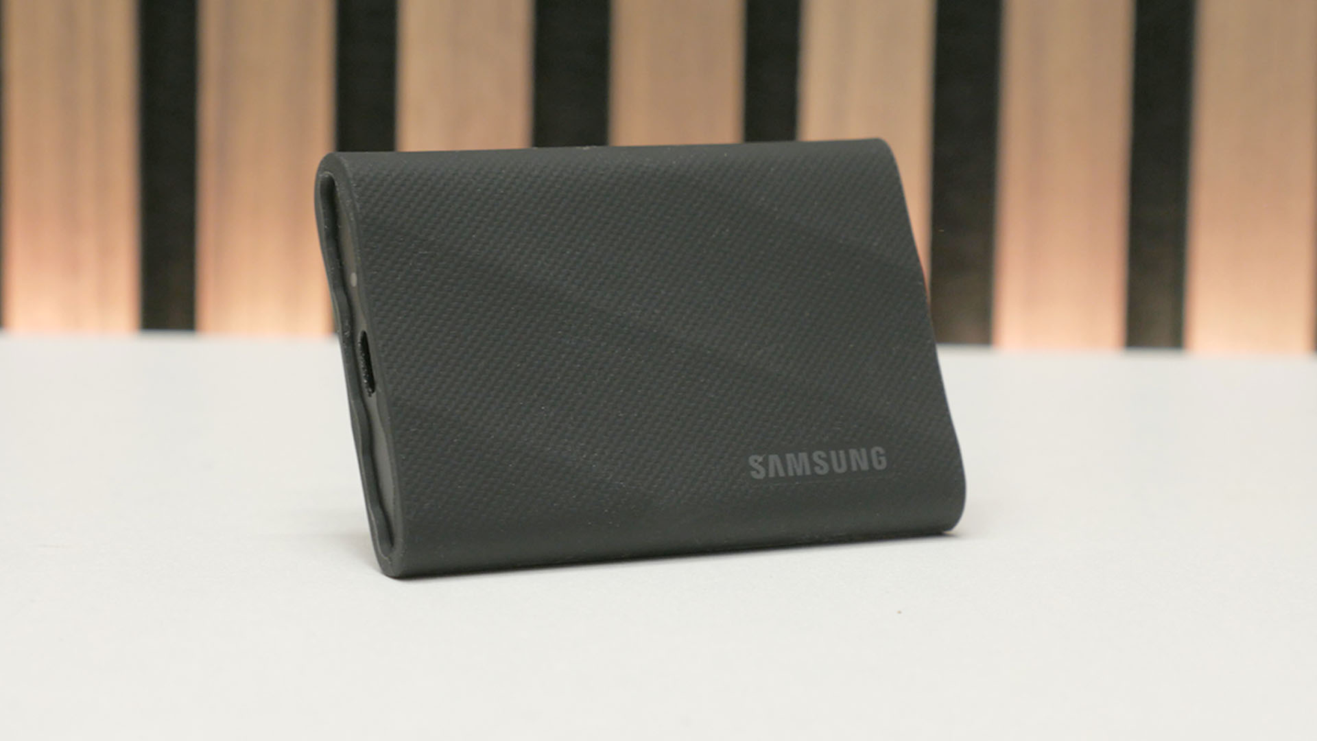 مراجعة Samsung T9 Portable SSD: سرعة SSD خارجية خطيرة